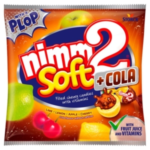 nimm2 Soft + Cola koffeinmentes gyümölcsös töltött cukorka vitaminokkal és kóla ízesítéssel 90 g